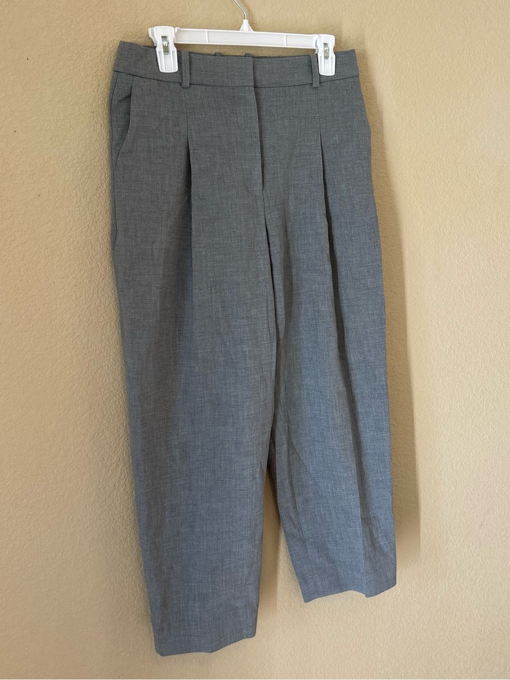 Babaton Aritzia Cropped Wide-Leg Pants in Light Gray Size 6 25” inseam - Picture 3 of 10